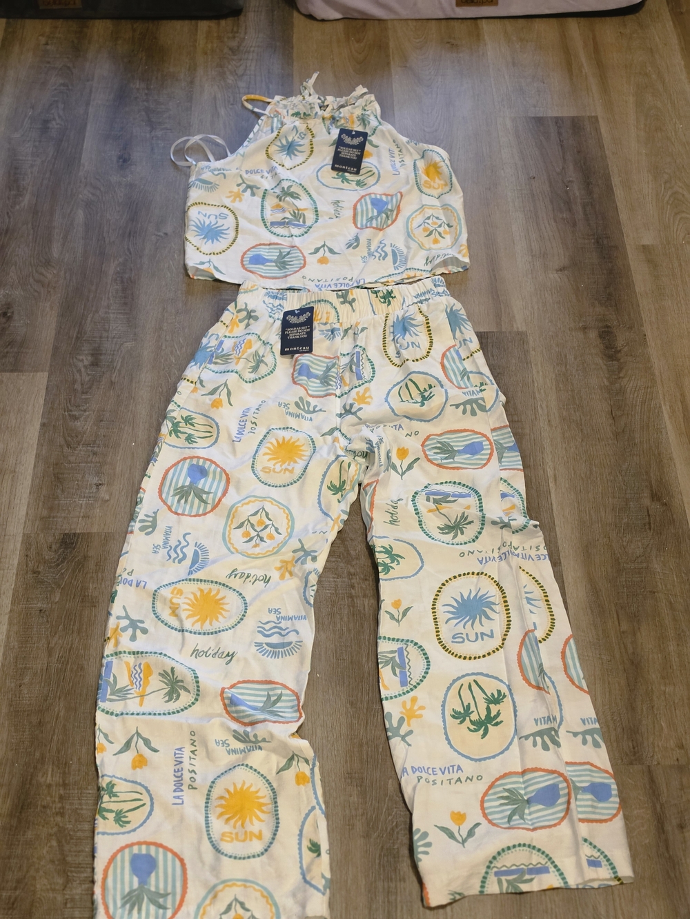 Monteau White Sun & Palm Print Two-Piece Pajama Set-Med - Picture 2 of 6